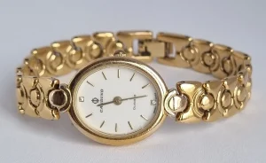 ساعت زنانه طلایی رنگ ثابت