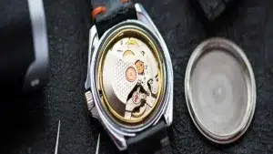 روش تعویض قاب ساعت مچی