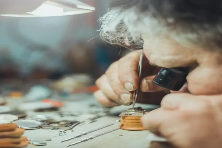 تعویض پیچ تنظیم ساعت مچی