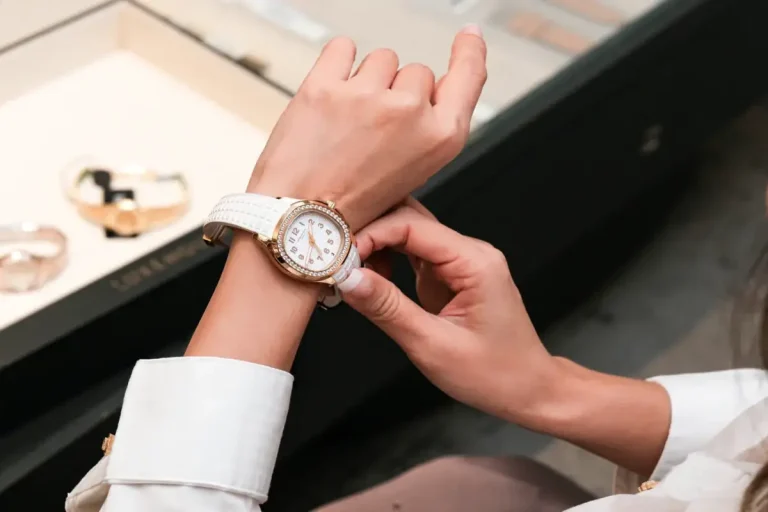 دلیل تغییر رنگ ظاهری ساعت مچی