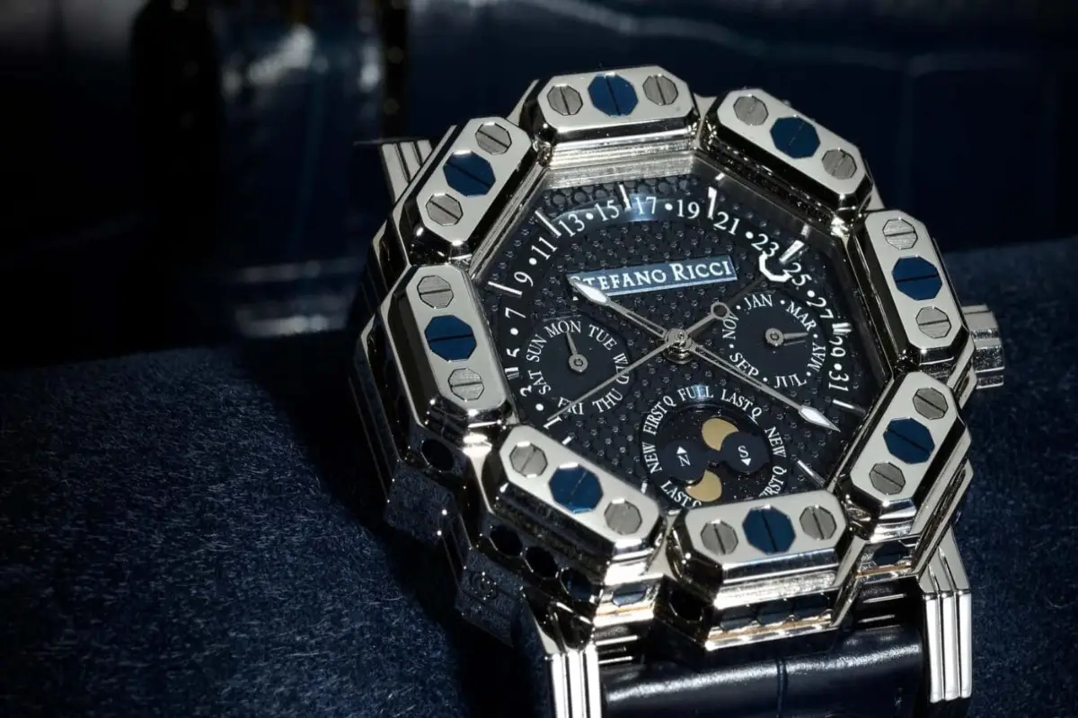 ساعت لیمیتد ادیشن