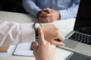 دلایل عقب افتادن ساعت مچی چه هستند