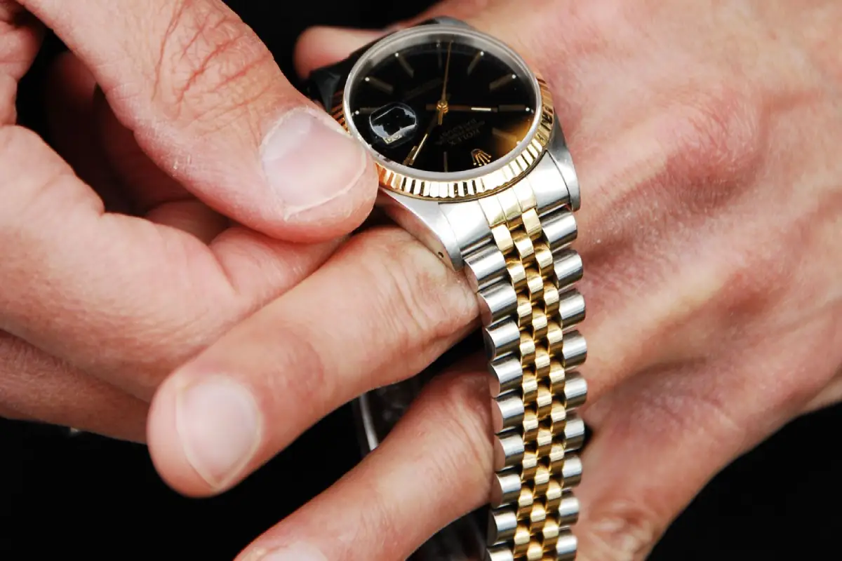 تنظیم تاریخ ساعت مچی